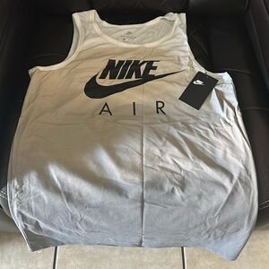 Men’s Nike athletic cut shirt